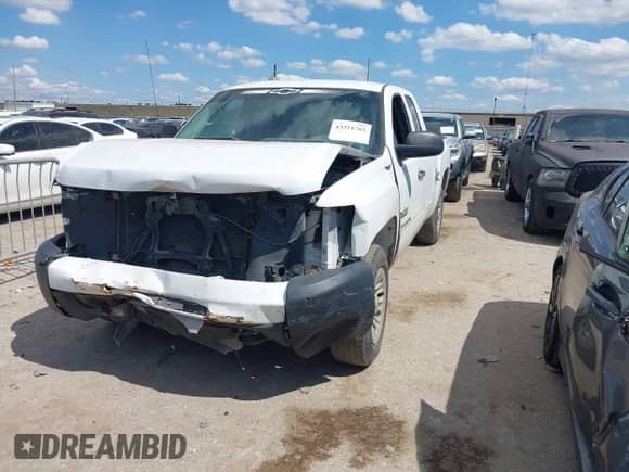 2010 Chevrolet Silverado 1500 Work Truck z VIN 1GCSCPEX3AZ198388, wystawiony jako IAAI lot #43311763 z przebiegiem 196 129 mil mil oraz . Historia ofert i sprzedaży dostępna na DreamBid. Obrazek 2.