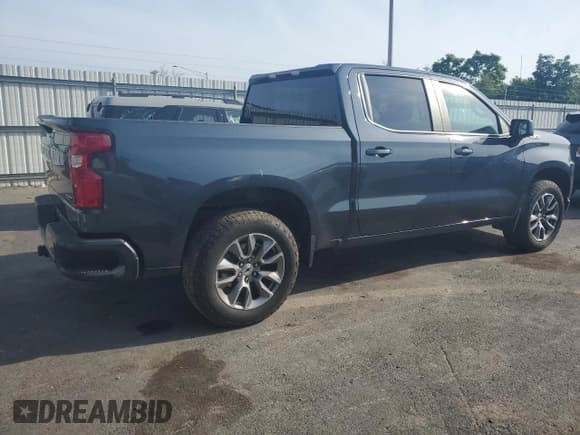 ✅ 2022 Chevrolet Silverado 1500 RST • VIN: 1GCUYEET9NZ187980 • Лот: 60910634. Опубликован ранее на Copart с пробегом 13 240 миль. Бесплатный доступ к архиву аукционных продаж из США и подробный отчёт об истории автомобиля на DreamBid. Изображение 3.