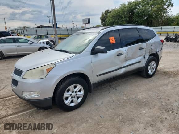 2009 Chevrolet Traverse LS z VIN 1GNER13D79S100962, wystawiony jako Copart lot #82315635 z przebiegiem 208 784 mil mil oraz Szkoda całkowita • Salvage title. Historia ofert i sprzedaży dostępna na DreamBid. Obrazek 1.