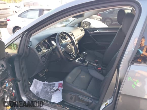 ✅ 2017 Volkswagen Golf S • VIN: 3VWH17AU6HM522728 • Lot: 43641462. Listed on IAAI with 92,397 mi. Free auction sales archive from the USA and detailed vehicle history report at DreamBid. Image 18.