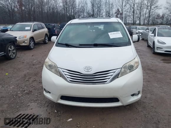 ✅ 2011 Toyota Sienna XLE • VIN: 5TDDK3DC8BS010051 • Lot: 41405424. Listed on IAAI with 293,348 mi. Free auction sales archive from the USA and detailed vehicle history report at DreamBid. Image 12.