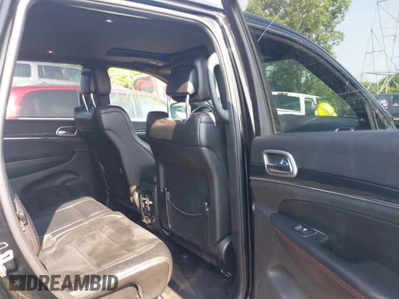 ✅ 2018 Jeep Grand Cherokee Trailhawk • VIN: 1C4RJFLG5JC105276 • Lot: 42588136. Listed on IAAI with 109,913 mi. Free auction sales archive from the USA and detailed vehicle history report at DreamBid. Image 8.