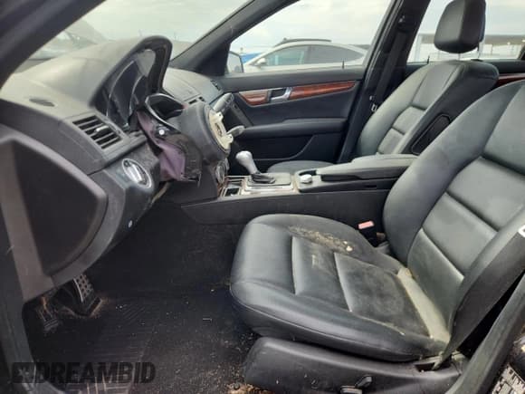 ✅ 2011 Mercedes-Benz C 300 Sport • VIN: WDDGF8BB4BR157027 • Лот: 87035475. Опубликован ранее на Copart с пробегом Не указан. Бесплатный доступ к архиву аукционных продаж из США и подробный отчёт об истории автомобиля на DreamBid. Изображение 7.