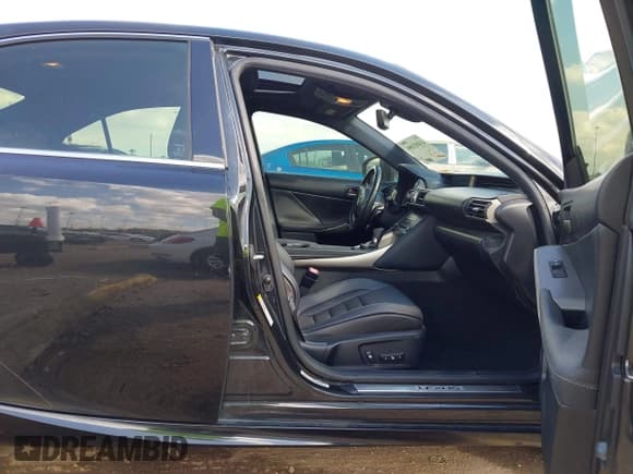 ✅ 2017 Lexus IS 200t • VIN: JTHBA1D24H5045205 • Lot: 43493109. Wystawiony na IAAI z przebiegiem 110 904 mil. Bezpłatny archiwum sprzedaży aukcyjnych z USA i szczegółowy raport historii pojazdu na DreamBid. Zdjęcie 5.