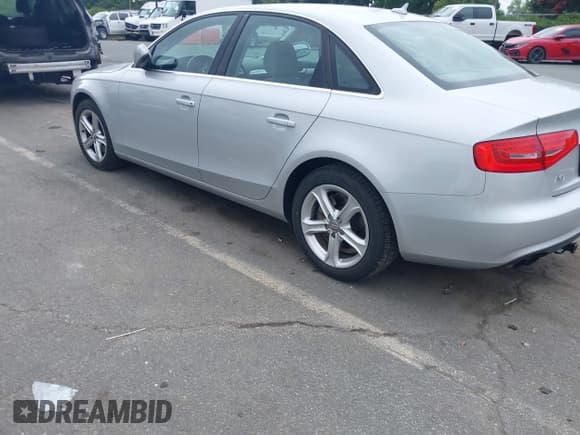 ✅ 2013 Audi A4 Premium • VIN: WAUAFAFL8DA181467 • Лот: 42672105. Опубликован ранее на IAAI с пробегом 136 633 миль. Бесплатный доступ к архиву аукционных продаж из США и подробный отчёт об истории автомобиля на DreamBid. Изображение 3.