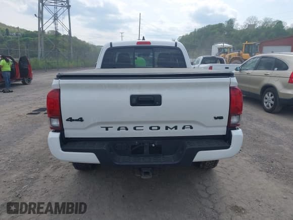 ✅ 2022 Toyota Tacoma SR • VIN: 3TYSZ5AN1NT092590 • Лот: 42148792. Опубликован ранее на IAAI с пробегом 58 154 миль. Бесплатный доступ к архиву аукционных продаж из США и подробный отчёт об истории автомобиля на DreamBid. Изображение 16.