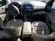 ✅ 2019 Ford Escape Titanium • VIN: 1FMCU0J92KUA87647 • Lot: 63764995. Wystawiony na Copart z przebiegiem 95 682 mil. Bezpłatny archiwum sprzedaży aukcyjnych z USA i szczegółowy raport historii pojazdu na DreamBid. Zdjęcie 8.