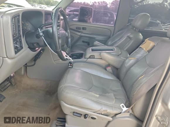 ✅ 2004 Chevrolet Silverado 2500HD LS • VIN: 1GCHK23204F212499 • Lot: 93708115. Wystawiony na Copart z przebiegiem 287 766 mil. Bezpłatny archiwum sprzedaży aukcyjnych z USA i szczegółowy raport historii pojazdu na DreamBid. Zdjęcie 7.