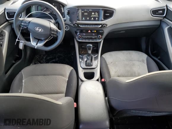 ✅ 2017 Hyundai Ioniq Blue • VIN: KMHC65LC6HU024821 • Lot: 82654934. Wystawiony na Copart z przebiegiem 111 518 mil. Bezpłatny archiwum sprzedaży aukcyjnych z USA i szczegółowy raport historii pojazdu na DreamBid. Zdjęcie 8.