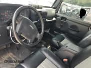 ✅ 2005 Jeep Wrangler X • VIN: 1J4FA39S55P353789 • Lot: 62469015. Wystawiony na Copart z przebiegiem 143 817 mil. Bezpłatny archiwum sprzedaży aukcyjnych z USA i szczegółowy raport historii pojazdu na DreamBid. Zdjęcie 8.