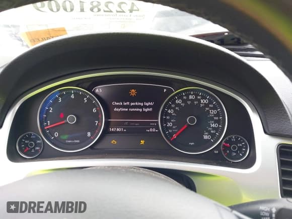 ✅ 2011 Volkswagen Touareg Sport • VIN: WVGFF9BP0BD002958 • Lot: 42281009. Listed on IAAI with 147,801 mi. Free auction sales archive from the USA and detailed vehicle history report at DreamBid. Image 7.