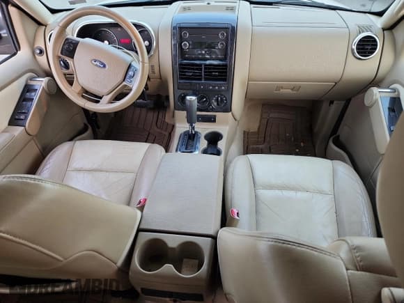 ✅ 2010 Ford Explorer XLT • VIN: 1FMEU7DE6AUA15388 • Lot: 94029485. Wystawiony na Copart z przebiegiem 166 273 mil. Bezpłatny archiwum sprzedaży aukcyjnych z USA i szczegółowy raport historii pojazdu na DreamBid. Zdjęcie 8.