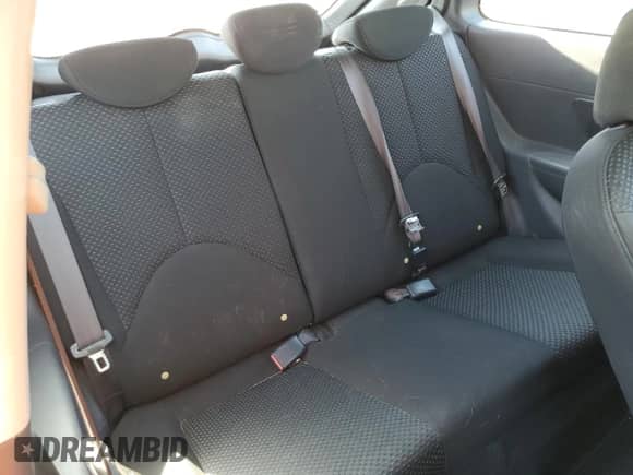 2010 Hyundai Accent GS z VIN KMHCM3AC2AU163024, wystawiony jako Copart lot #62352714 z przebiegiem 84 946 mil mil oraz Szkoda całkowita • Salvage title. Historia ofert i sprzedaży dostępna na DreamBid. Obrazek 10.