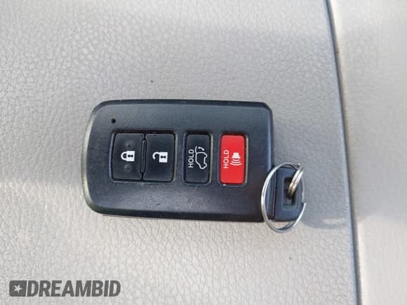 ✅ 2015 Toyota Highlander Limited • VIN: 5TDDKRFH0FS093864 • Lot: 43226200. Listed on IAAI with 153,681 mi. Free auction sales archive from the USA and detailed vehicle history report at DreamBid. Image 11.