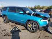 ✅ 2023 Rivian R1S Adventure • VIN: 7PDSGABA5PN027894 • Lot: 71442484. Wystawiony na Copart z przebiegiem 4 456 mil. Bezpłatny archiwum sprzedaży aukcyjnych z USA i szczegółowy raport historii pojazdu na DreamBid. Zdjęcie 4.