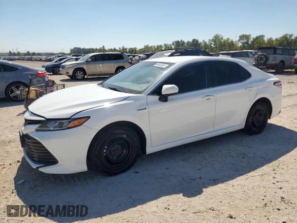2020 Toyota Camry Hybrid LE с VIN 4T1C31AK1LU529993, выставлен на аукционе Copart как лот 86630685 с пробегом 304 307 миль миль и Списание • Salvage title. История ставок и продаж доступна на DreamBid. Изображение 1.