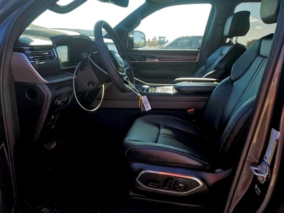 ✅ 2024 Jeep Wagoneer Series II • VIN: 1C4SJSBP8RS103650 • Лот: 95096585. Опубликован ранее на Copart с пробегом 1 166 миль. Бесплатный доступ к архиву аукционных продаж из США и подробный отчёт об истории автомобиля на DreamBid. Изображение 7.