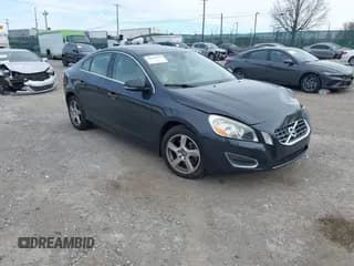 ✅ 2013 Volvo S60 T5 Premier • VIN: YV1612FS8D1225000 • Лот: 43671578. Опубликован ранее на IAAI с пробегом 73 455 миль. Бесплатный доступ к архиву аукционных продаж из США и подробный отчёт об истории автомобиля на DreamBid. Изображение 1.