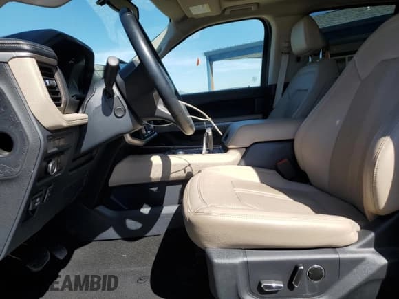 ✅ 2024 Ford Expedition Limited • VIN: 1FMJU2A80REA13934 • Lot: 60162825. Listed on Copart with 42,720 mi. Free auction sales archive from the USA and detailed vehicle history report at DreamBid. Image 7.