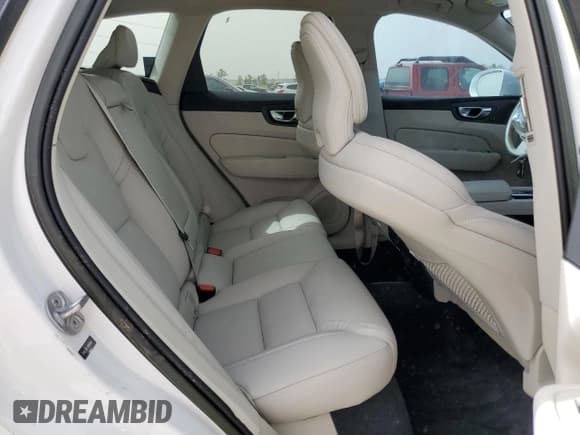 ✅ 2022 Volvo XC60 Inscription • VIN: YV4L12DL1N1080997 • Lot: 49796975. Wystawiony na Copart z przebiegiem 27 131 mil. Bezpłatny archiwum sprzedaży aukcyjnych z USA i szczegółowy raport historii pojazdu na DreamBid. Zdjęcie 11.