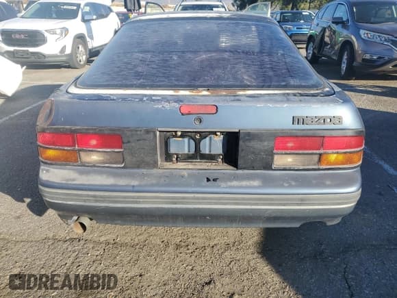 ✅ 1986 Mazda RX-7 • VIN: JM1FC3312G0156123 • Lot: 81193584. Wystawiony na Copart z przebiegiem 187 301 mil. Bezpłatny archiwum sprzedaży aukcyjnych z USA i szczegółowy raport historii pojazdu na DreamBid. Zdjęcie 6.