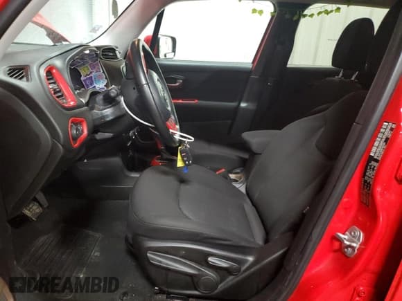 ✅ 2017 Jeep Renegade Latitude • VIN: ZACCJABB5HPE91864 • Lot: 93202665. Wystawiony na Copart z przebiegiem 105 306 mil. Bezpłatny archiwum sprzedaży aukcyjnych z USA i szczegółowy raport historii pojazdu na DreamBid. Zdjęcie 7.