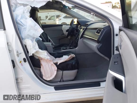 ✅ 2016 Toyota Camry LE • VIN: 4T4BF1FK4GR536315 • Lot: 43561791. Wystawiony na IAAI z przebiegiem 157 663 mil. Bezpłatny archiwum sprzedaży aukcyjnych z USA i szczegółowy raport historii pojazdu na DreamBid. Zdjęcie 5.