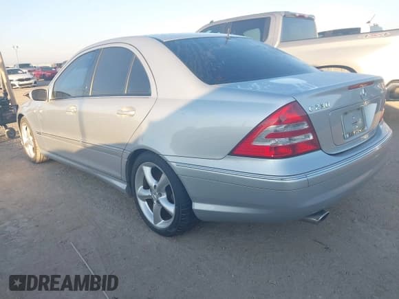 ✅ 2006 Mercedes-Benz C 230 Sport • VIN: WDBRF52H56A856112 • Лот: 43620035. Опубликован ранее на IAAI с пробегом Не указан. Бесплатный доступ к архиву аукционных продаж из США и подробный отчёт об истории автомобиля на DreamBid. Изображение 3.