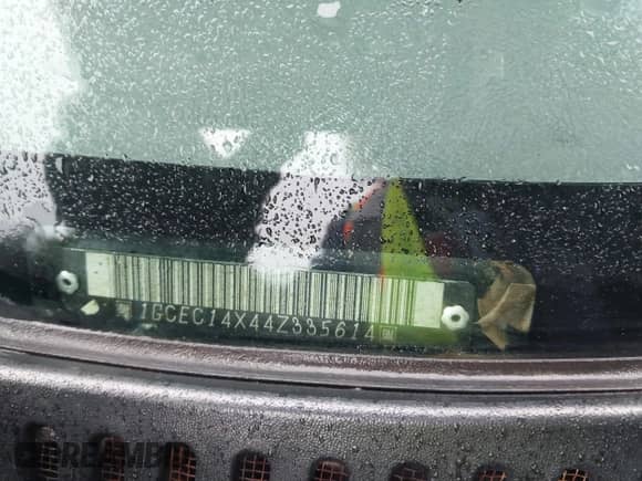 2004 Chevrolet Silverado 1500 Work Truck z VIN 1GCEC14X44Z335614, wystawiony jako IAAI lot #41428046 z przebiegiem 201 735 mil mil oraz . Historia ofert i sprzedaży dostępna na DreamBid. Obrazek 9.