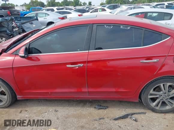 2017 Hyundai Elantra Limited с VIN KMHD84LF8HU127418, выставлен на аукционе IAAI как лот 43094172 с пробегом 121 455 миль миль и . История ставок и продаж доступна на DreamBid. Изображение 14.