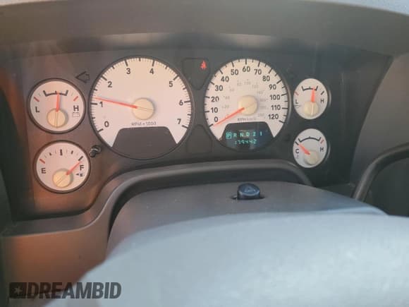 ✅ 2008 Dodge 1500 ST • VIN: 1D7HA16K78J120999 • Лот: 90073245. Опубликован ранее на Copart с пробегом 179 442 миль. Бесплатный доступ к архиву аукционных продаж из США и подробный отчёт об истории автомобиля на DreamBid. Изображение 9.