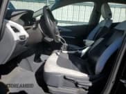 ✅ 2017 Chevrolet Bolt EV Premier • VIN: 1G1FX6S0XH4171650 • Lot: 55819524. Wystawiony na Copart z przebiegiem 99 521 mil. Bezpłatny archiwum sprzedaży aukcyjnych z USA i szczegółowy raport historii pojazdu na DreamBid. Zdjęcie 7.