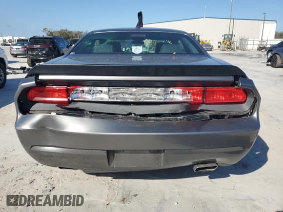 ✅ 2011 Dodge Challenger • VIN: 2B3CJ4DG1BH581629 • Lot: 45245165. Wystawiony na Copart z przebiegiem 162 983 mil. Bezpłatny archiwum sprzedaży aukcyjnych z USA i szczegółowy raport historii pojazdu na DreamBid. Zdjęcie 6.