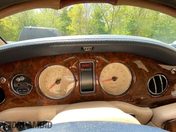 ✅ 2002 Bentley Arnage • VIN: SCBLC31E62CX08029 • Lot: 91598965. Wystawiony na Copart z przebiegiem 86 082 mil. Bezpłatny archiwum sprzedaży aukcyjnych z USA i szczegółowy raport historii pojazdu na DreamBid. Zdjęcie 8.