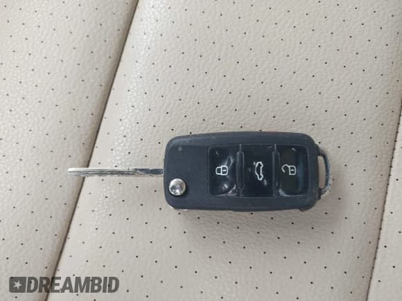 ✅ 2010 Volkswagen Jetta Limited Edition • VIN: 3VWRZ7AJXAM161335 • Lot: 42326387. Listed on IAAI with 111,967 mi. Free auction sales archive from the USA and detailed vehicle history report at DreamBid. Image 11.