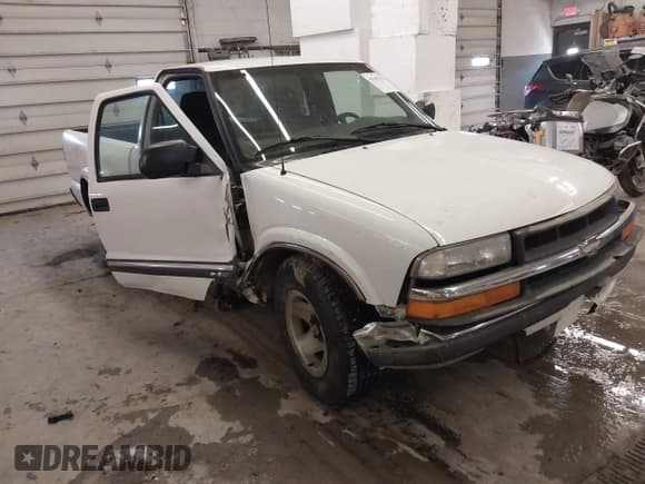 ✅ 2000 Chevrolet S-10 LS • VIN: 1GCCS144XYK137103 • Лот: 41391321. Опубликован ранее на IAAI с пробегом 128 146 миль. Бесплатный доступ к архиву аукционных продаж из США и подробный отчёт об истории автомобиля на DreamBid. Изображение 1.