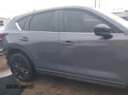 ✅ 2023 Mazda CX-5 S Carbon Edition • VIN: JM3KFBCM7P0104374 • Лот: 42329421. Опубликован ранее на IAAI с пробегом 27 575 миль. Бесплатный доступ к архиву аукционных продаж из США и подробный отчёт об истории автомобиля на DreamBid. Изображение 13.
