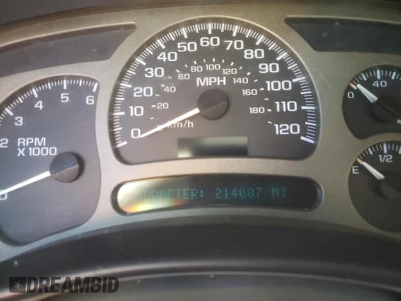 ✅ 2004 GMC Sierra Denali • VIN: 2GTFK69U541118231 • Lot: 90063015. Listed on Copart with 214,087 mi. Free auction sales archive from the USA and detailed vehicle history report at DreamBid. Image 9.