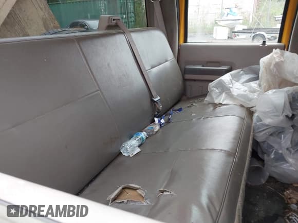 ✅ 2008 Ford F-250 XL • VIN: 1FTSW21598ED15410 • Lot: 39429781. Wystawiony na IAAI z przebiegiem 322 770 mil. Bezpłatny archiwum sprzedaży aukcyjnych z USA i szczegółowy raport historii pojazdu na DreamBid. Zdjęcie 8.