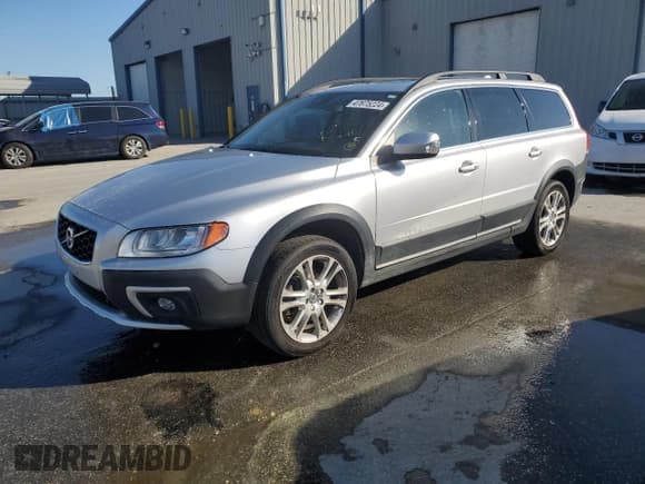 ✅ 2016 Volvo XC70 T5 Premier • VIN: YV4612NK8G1249791 • Lot: 47675224. Listed on Copart with 110,327 mi. Free auction sales archive from the USA and detailed vehicle history report at DreamBid. Image 1.