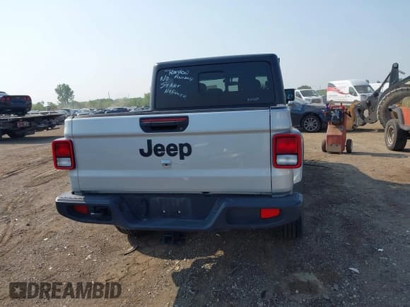 ✅ 2023 Jeep Gladiator Sport S • VIN: 1C6HJTAG2PL528412 • Лот: 42478572. Опубликован ранее на IAAI с пробегом 47 657 миль. Бесплатный доступ к архиву аукционных продаж из США и подробный отчёт об истории автомобиля на DreamBid. Изображение 16.