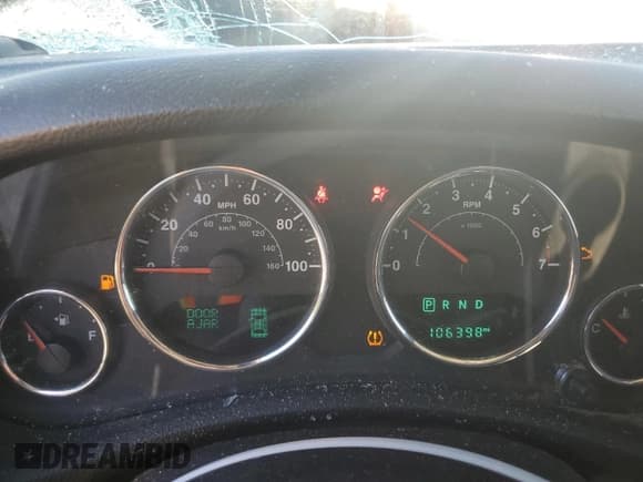 ✅ 2017 Jeep Wrangler Unlimited Sport • VIN: 1C4HJWDG8HL703639 • Lot: 86323665. Wystawiony na Copart z przebiegiem 106 398 mil. Bezpłatny archiwum sprzedaży aukcyjnych z USA i szczegółowy raport historii pojazdu na DreamBid. Zdjęcie 9.