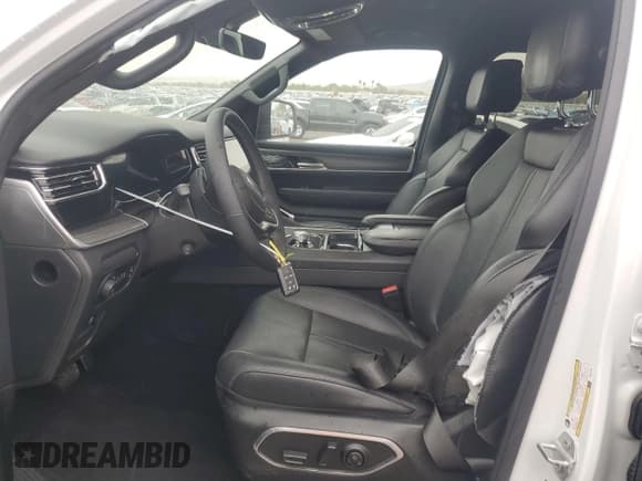 ✅ 2023 Jeep Wagoneer Series III • VIN: 1C4SJSDP1PS544188 • Lot: 80962685. Wystawiony na Copart z przebiegiem 39 383 mil. Bezpłatny archiwum sprzedaży aukcyjnych z USA i szczegółowy raport historii pojazdu na DreamBid. Zdjęcie 7.