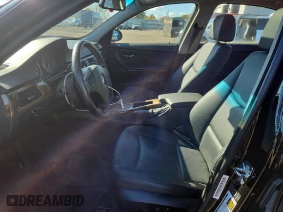 2006 BMW 3 Series 325i with VIN WBAVB17586NK32068, listed as a Copart auction lot 89899865 with 144,824 mi miles and Salvage title. Bid and sale history available at DreamBid. Image 7.