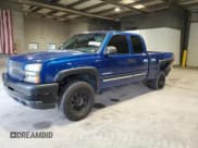 ✅ 2003 Chevrolet Silverado 2500HD LS • VIN: 1GCHC29U03E169549 • Лот: 61552235. Опубликован ранее на Copart с пробегом 364 288 миль. Бесплатный доступ к архиву аукционных продаж из США и подробный отчёт об истории автомобиля на DreamBid. Изображение 1.