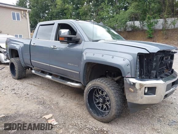✅ 2015 Chevrolet Silverado 2500HD LTZ • VIN: 1GC1KWE80FF620689 • Лот: 42782985. Опубликован ранее на IAAI с пробегом 197 758 миль. Бесплатный доступ к архиву аукционных продаж из США и подробный отчёт об истории автомобиля на DreamBid. Изображение 1.