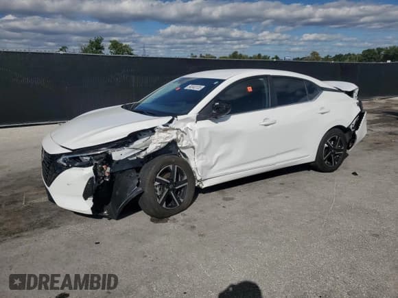 ✅ 2024 Nissan Sentra SV • VIN: 3N1AB8CV9RY297537 • Лот: 90340135. Опубликован ранее на Copart с пробегом 13 704 миль. Бесплатный доступ к архиву аукционных продаж из США и подробный отчёт об истории автомобиля на DreamBid. Изображение 1.