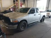 ✅ 2010 Dodge 1500 ST • VIN: 1D7RB1GK5AS209390 • Lot: 40315599. Wystawiony na IAAI z przebiegiem 145 119 mil. Bezpłatny archiwum sprzedaży aukcyjnych z USA i szczegółowy raport historii pojazdu na DreamBid. Zdjęcie 18.