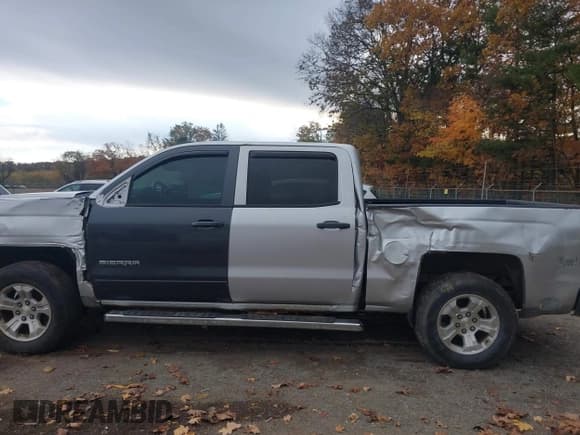 ✅ 2015 Chevrolet Silverado 1500 LT • VIN: 3GCUKREH7FG142638 • Lot: 43630728. Listed on IAAI with 182,979 mi. Free auction sales archive from the USA and detailed vehicle history report at DreamBid. Image 15.