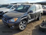 ✅ 2011 Toyota RAV4 Sport • VIN: JTMRK4DV7B5105641 • Lot: 72805554. Wystawiony na Copart z przebiegiem 74 217 mil. Bezpłatny archiwum sprzedaży aukcyjnych z USA i szczegółowy raport historii pojazdu na DreamBid. Zdjęcie 1.